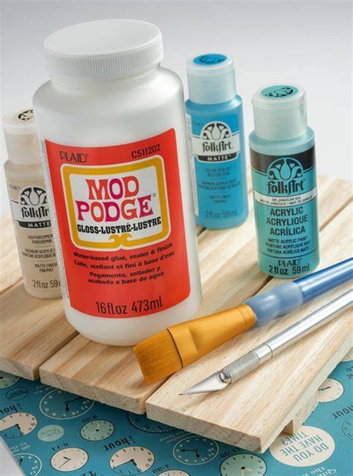 Can you spray Mod Podge on paper?