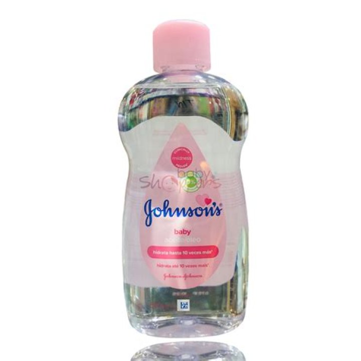 Does Johnson baby oil darken skin?