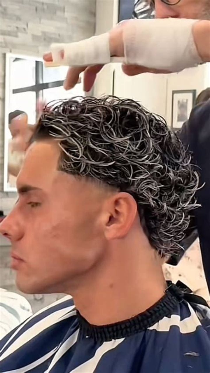 How does Richard eliminate his brother Clarence?