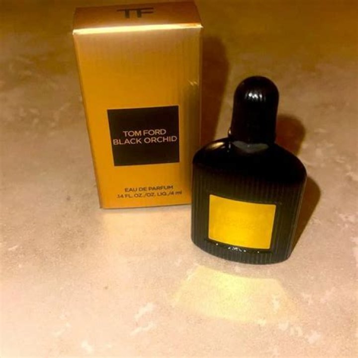 What does Tom Ford Black Orchid smell like?