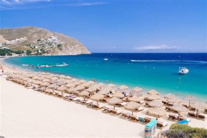 What is nicest beach in Mykonos?