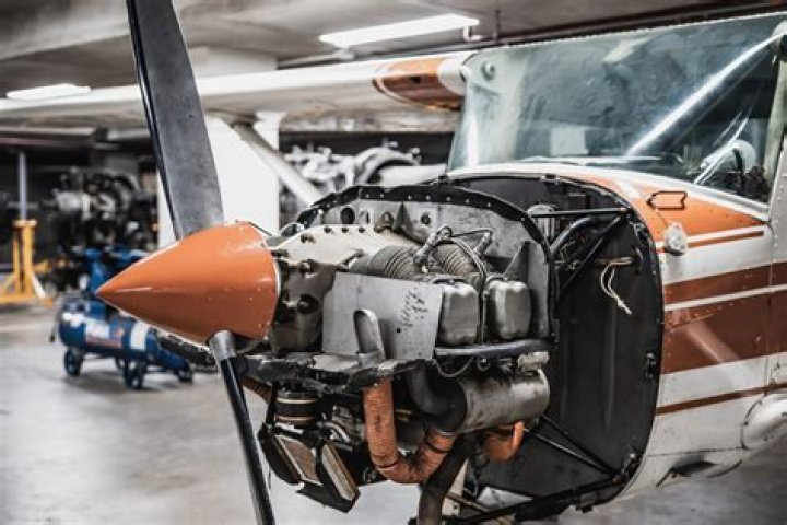 What kind of engines do Bobcat tractors have?