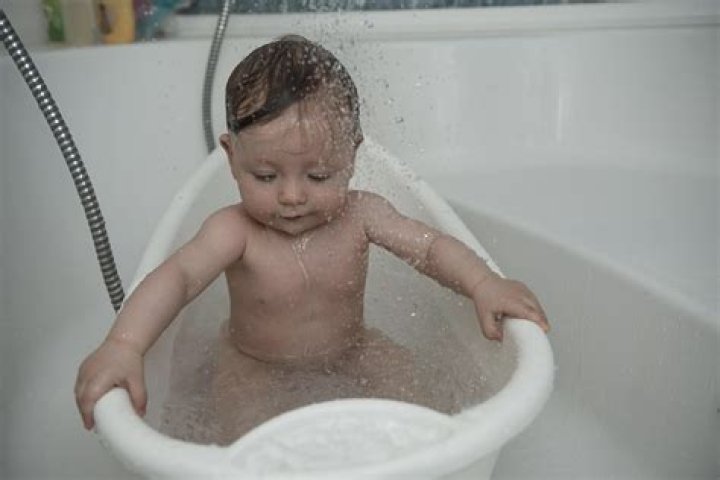 Which celebrity drowned in a bath?
